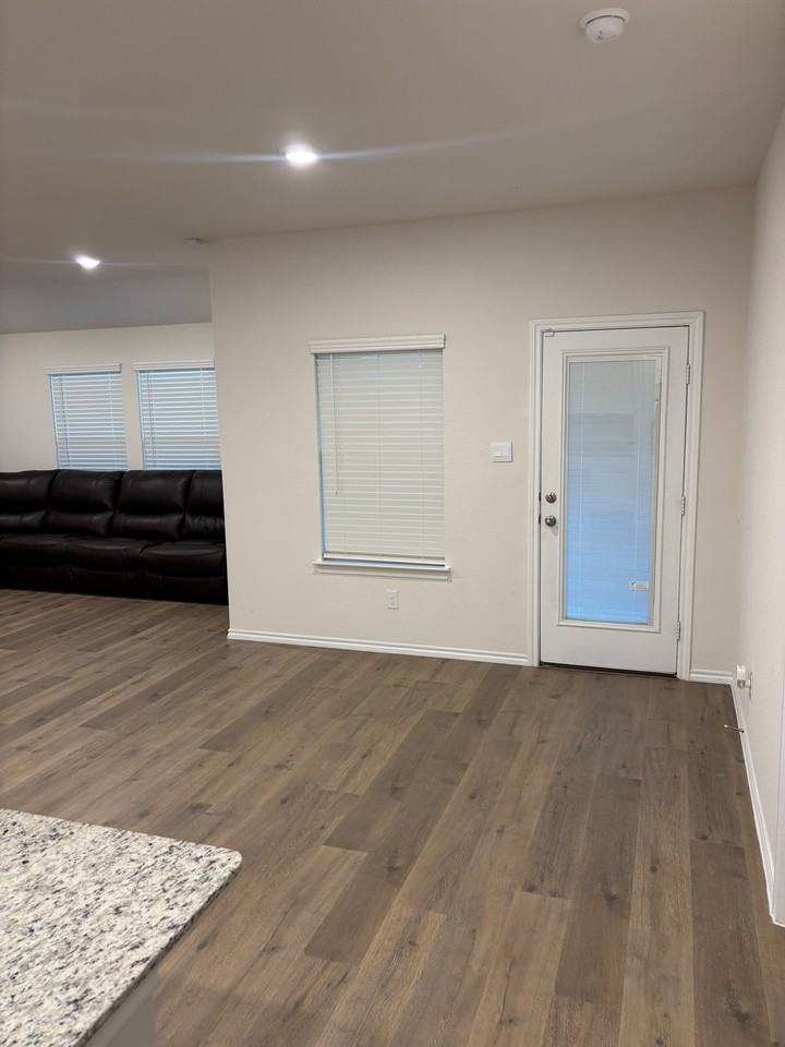 2551 Quiet Oak Ln - Photo 4 of 20