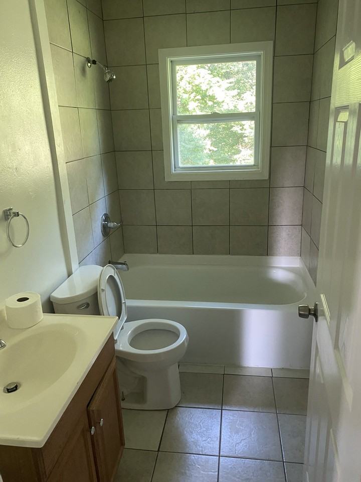 114 Pine St - Photo 3 of 8