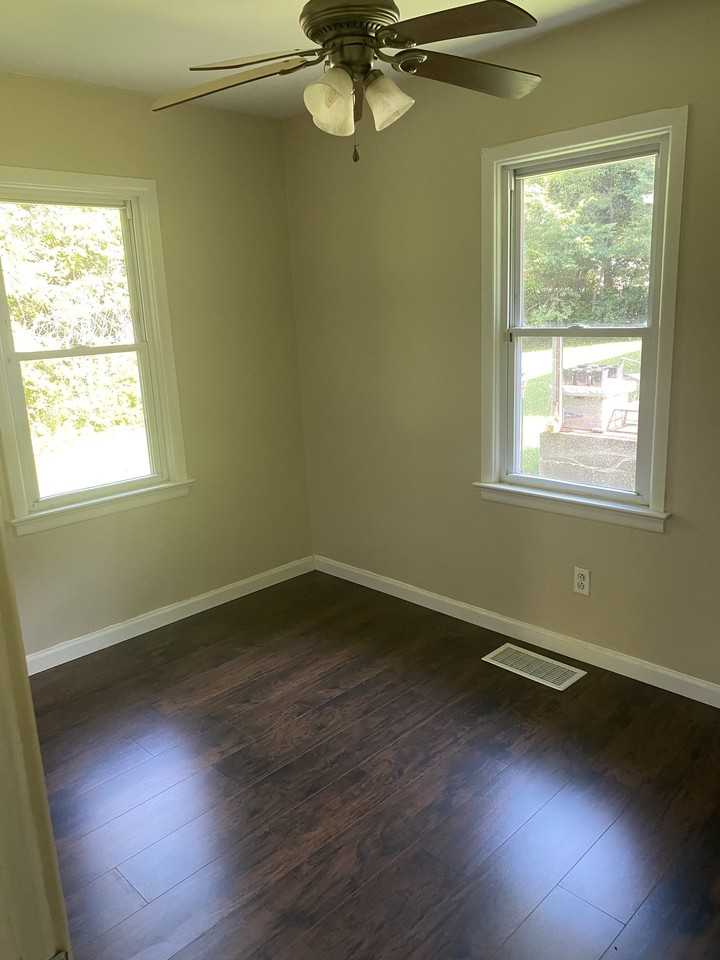 114 Pine St - Photo 5 of 8