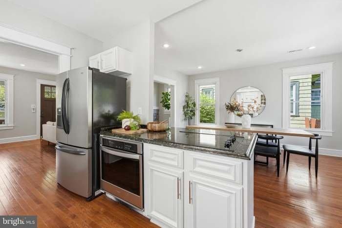 1215 Hamilton St Nw - Photo 7 of 12