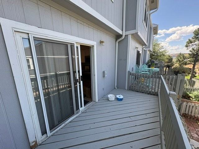 2076 Oakcrest Cir - Photo 4 of 11