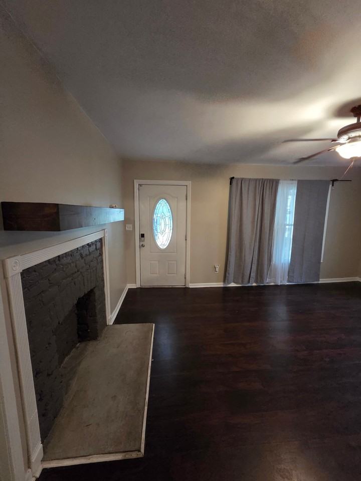 1022 Ashby Grv Sw - Photo 4 of 7