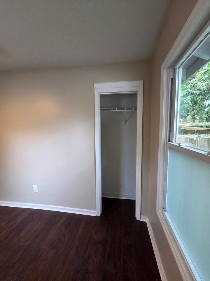 1022 Ashby Grv Sw - Photo 6 of 7