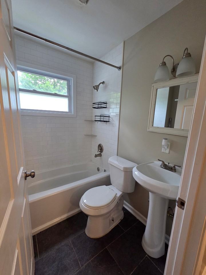 1022 Ashby Grv Sw - Photo 7 of 7