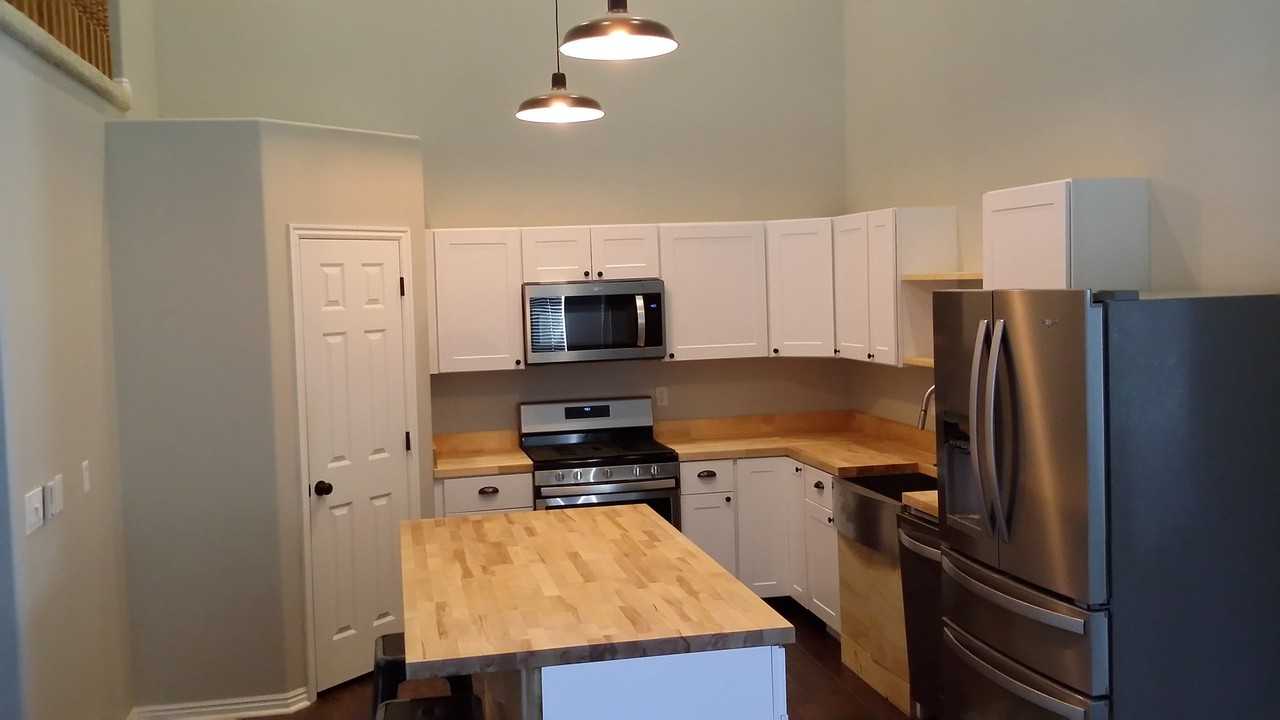 88 River Pointe Dr - Photo 2 of 17