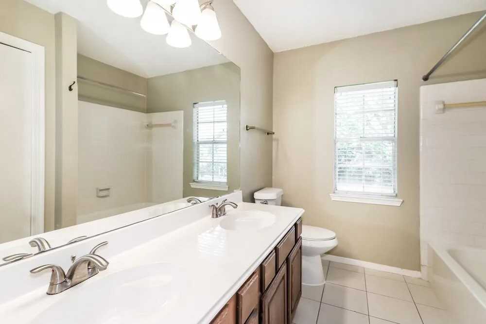 16110 Sweetwater Creek Dr - Photo 7 of 10
