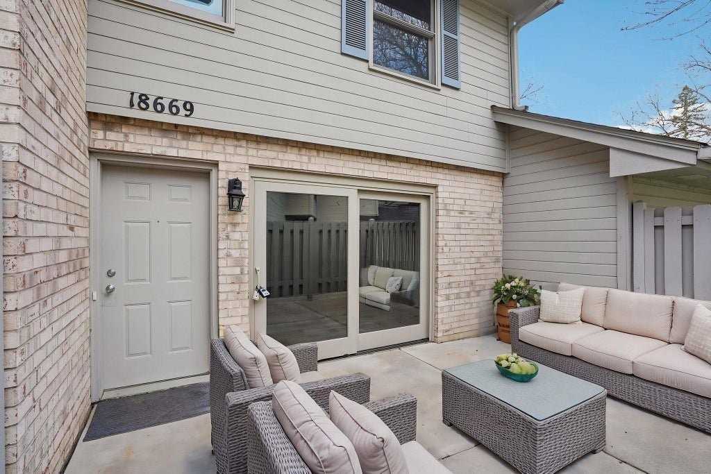 18669 Clear View Ct - Photo 3 of 20