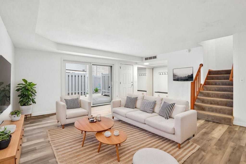 18669 Clear View Ct - Photo 4 of 20