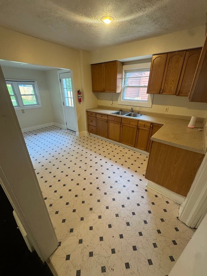 431 Noah Ave - Photo 2 of 8