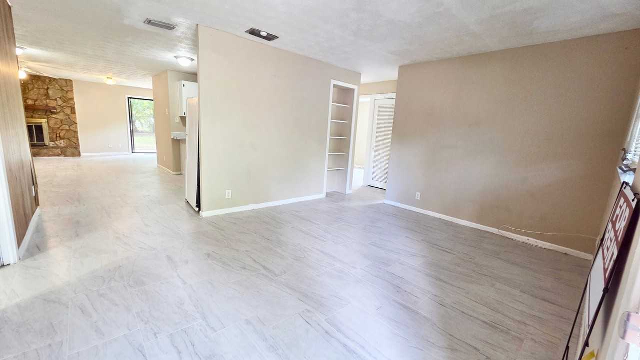 4447 Melvin Cir W - Photo 2 of 14