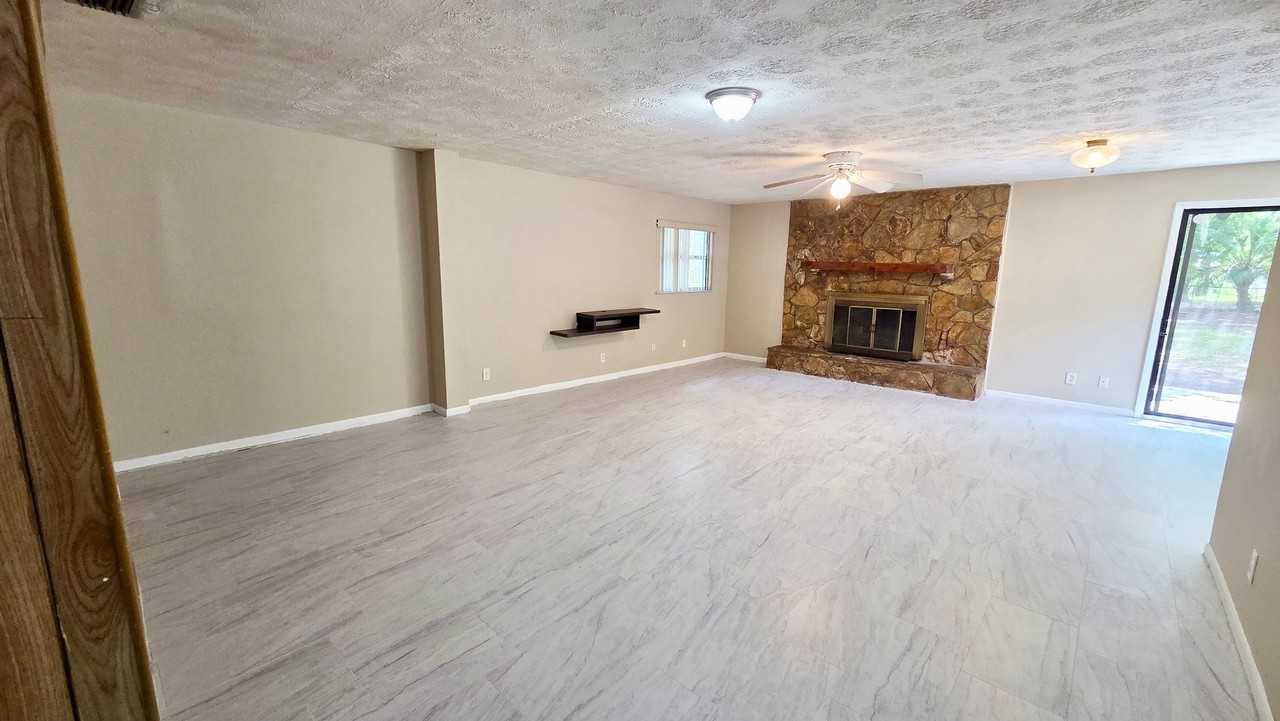 4447 Melvin Cir W - Photo 3 of 14