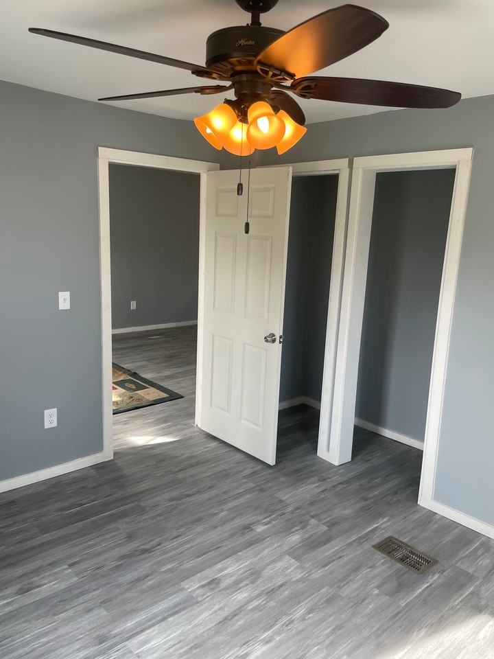 1198 Hurd Ave - Photo 3 of 5