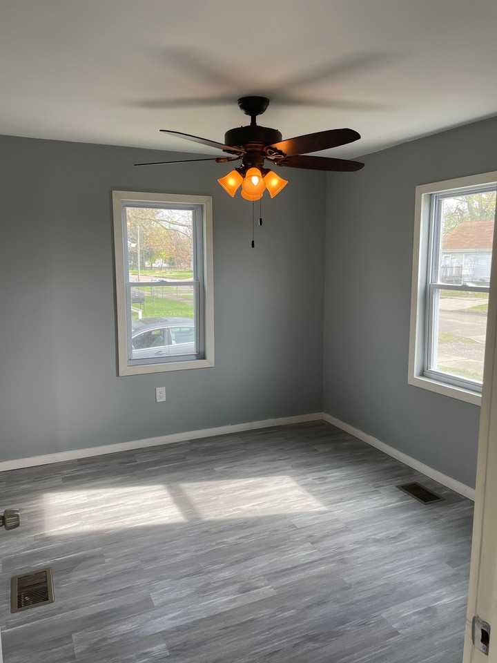 1198 Hurd Ave - Photo 4 of 5