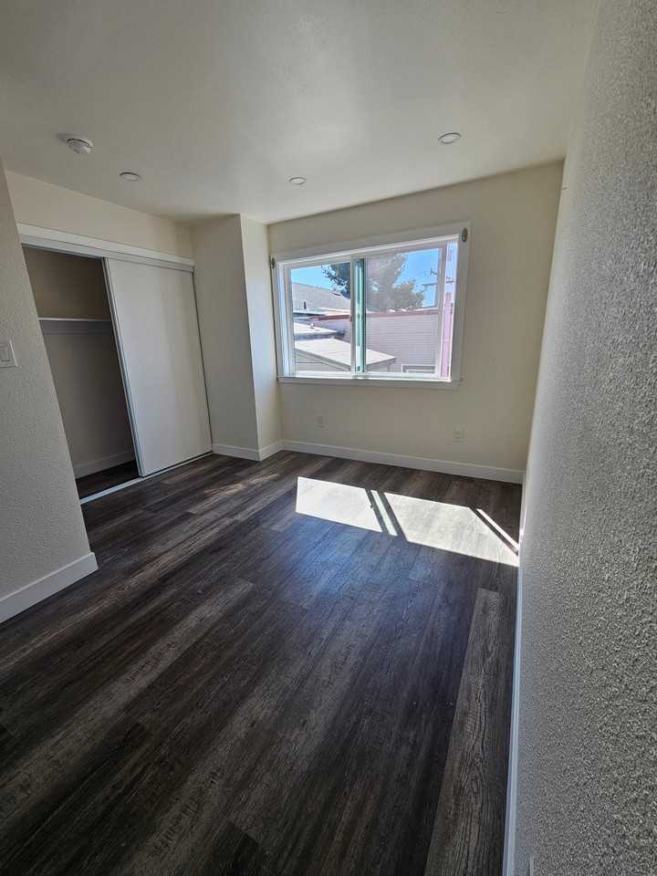 1515 Center St #5 - Photo 3 of 10