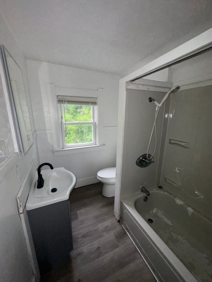 2127 Elliott Ave - Photo 5 of 10