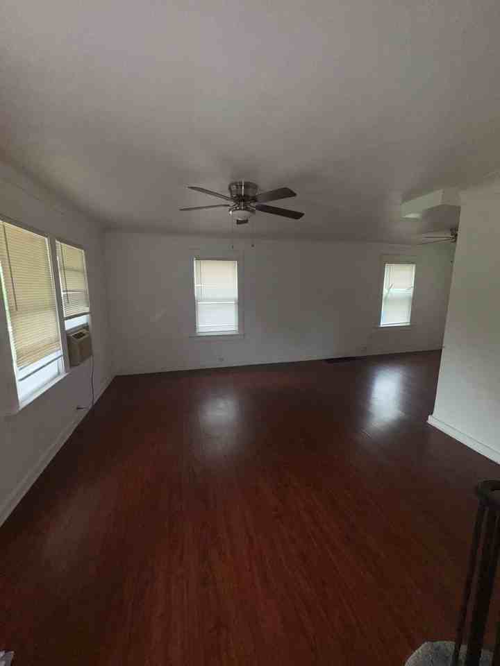 2127 Elliott Ave - Photo 6 of 10
