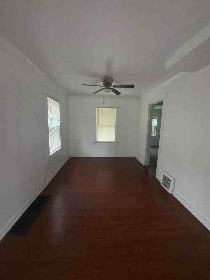 2127 Elliott Ave - Photo 7 of 10