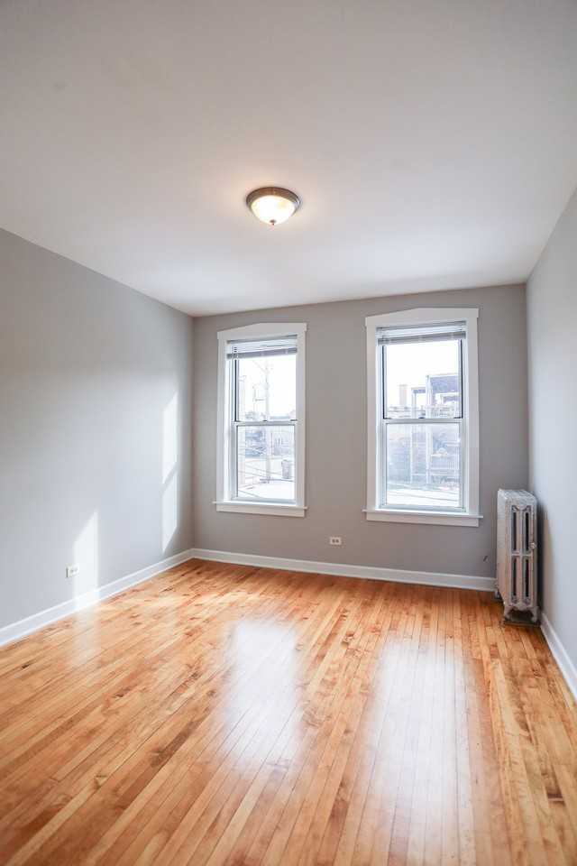 5039 N Clark St #2 - Photo 4 of 13