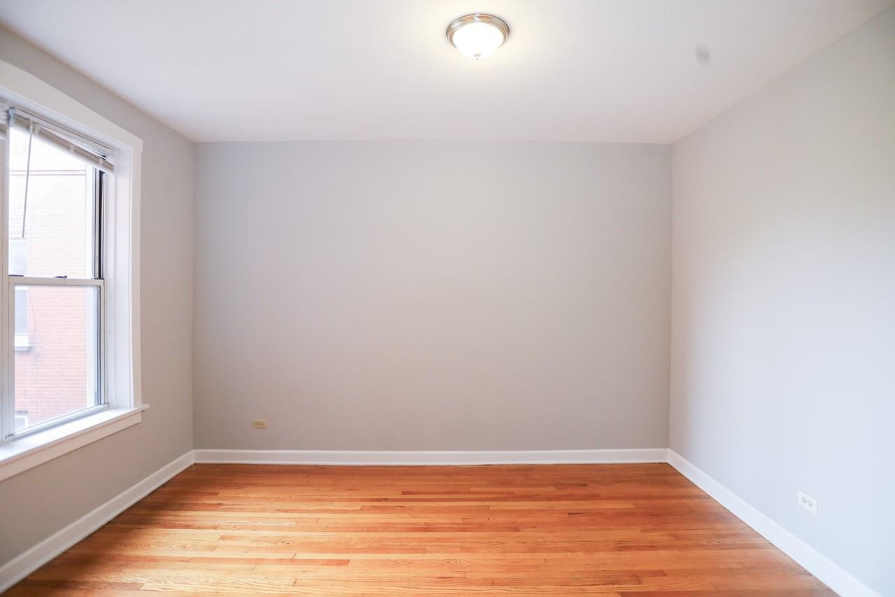 5039 N Clark St #2 - Photo 6 of 13