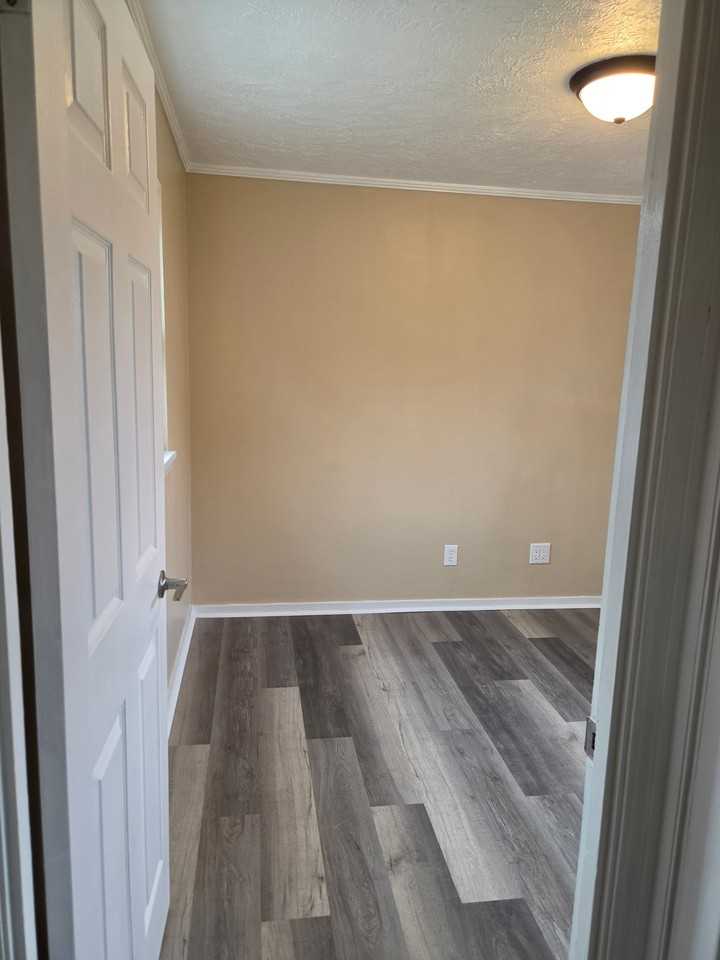 5272 Fieldcrest Dr - Photo 7 of 20