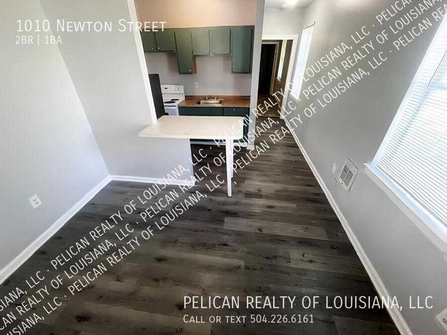 1010 Newton St - Photo 4 of 8