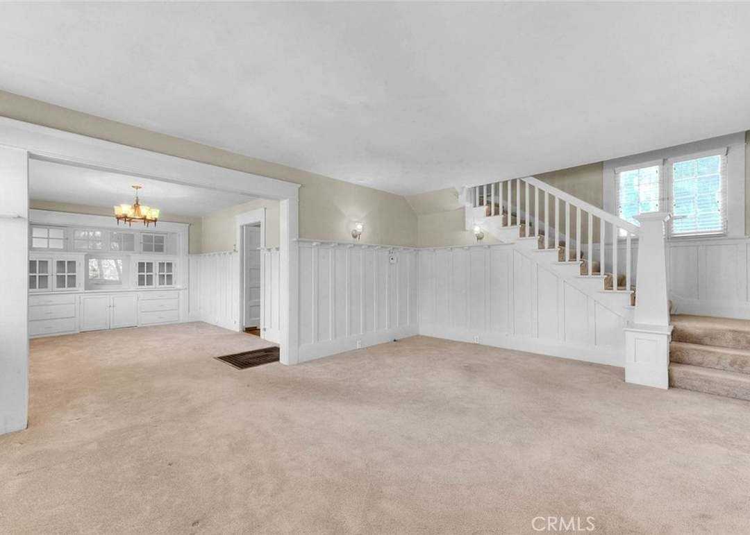 563 Claremont Pl - Photo 4 of 17
