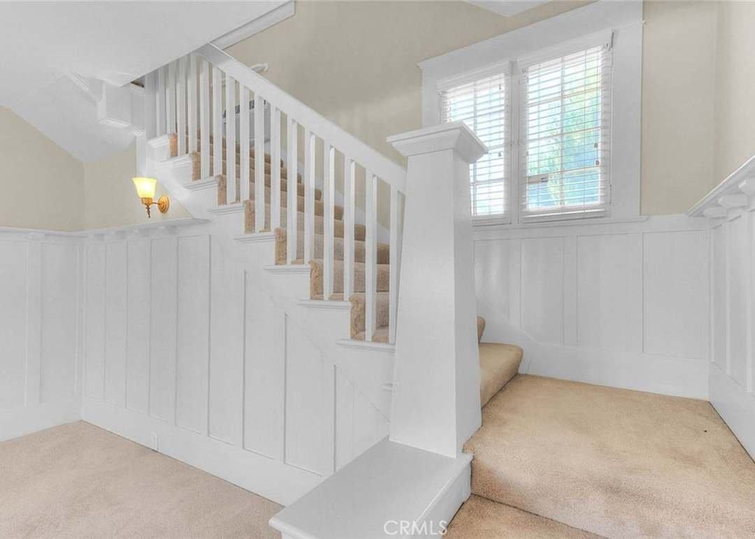 563 Claremont Pl - Photo 6 of 17
