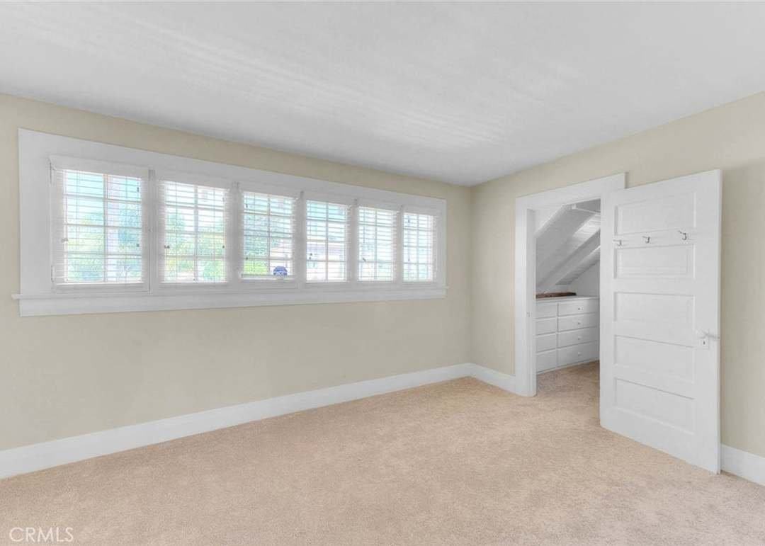 563 Claremont Pl - Photo 7 of 17