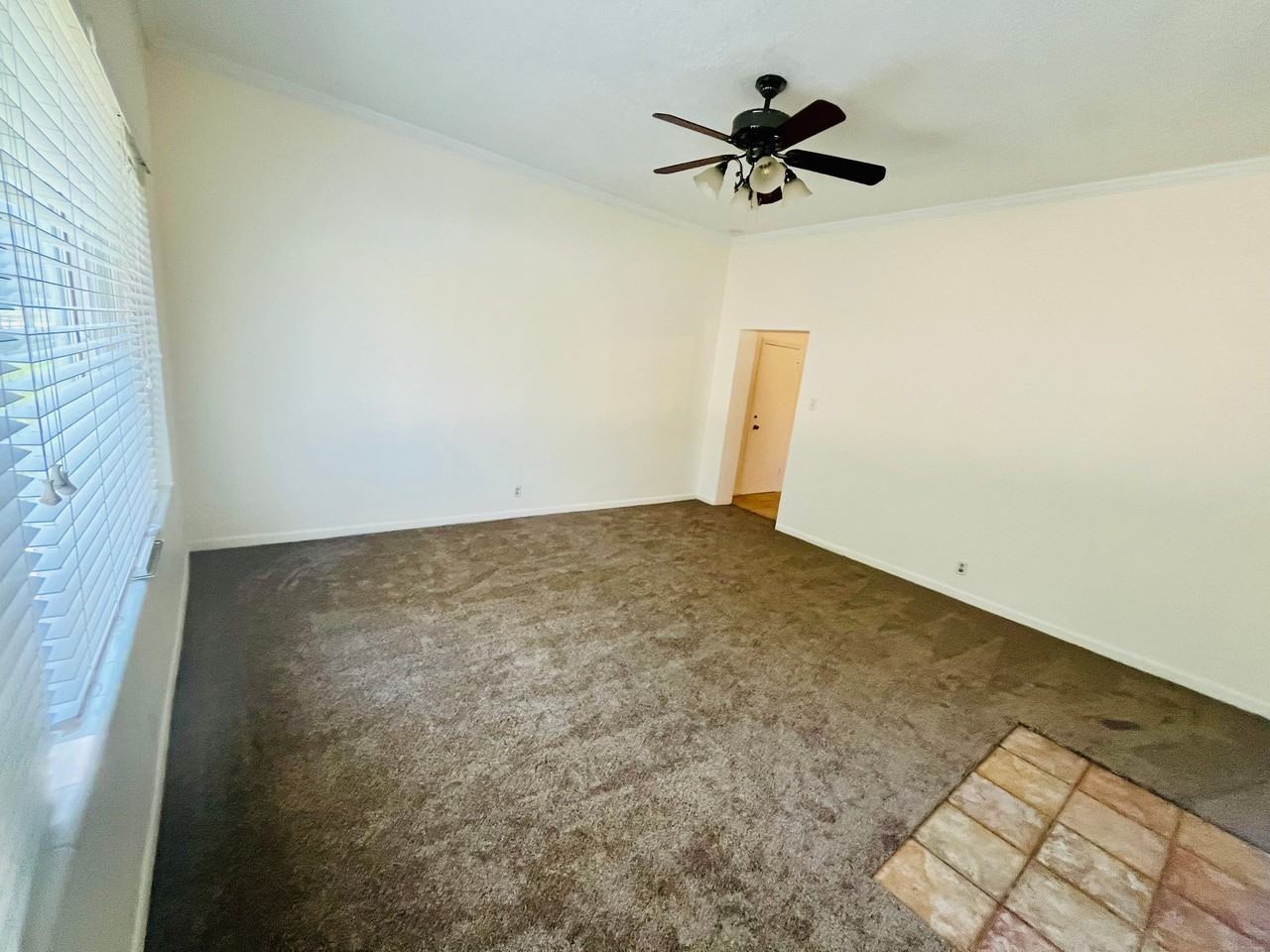 722 Wn - Photo 2 of 4