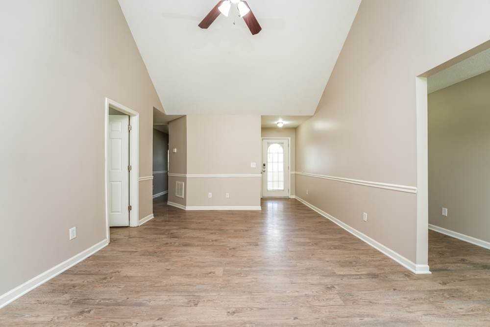4943 Bryant Dr - Photo 2 of 12