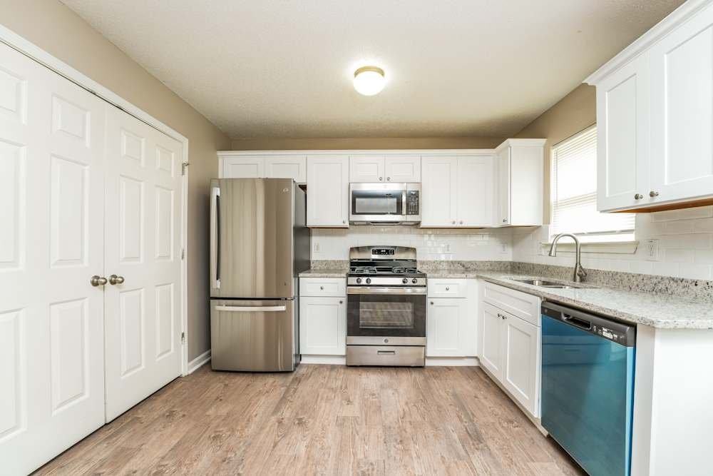 4943 Bryant Dr - Photo 3 of 12