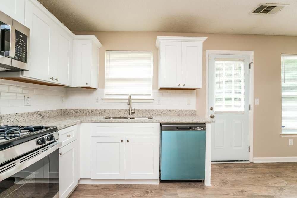 4943 Bryant Dr - Photo 4 of 12