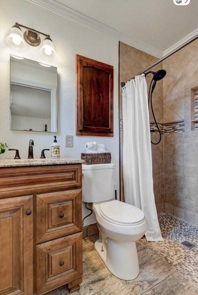 412 E 17th St - Photo 5 of 10