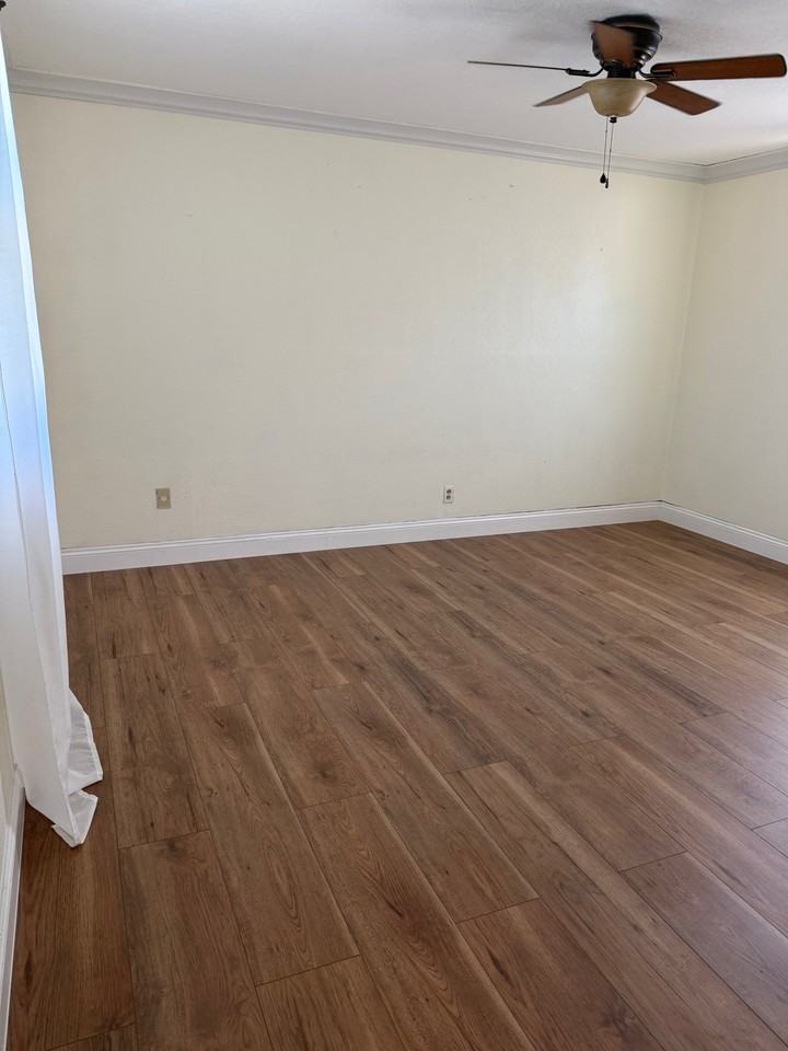 412 E 17th St - Photo 6 of 10