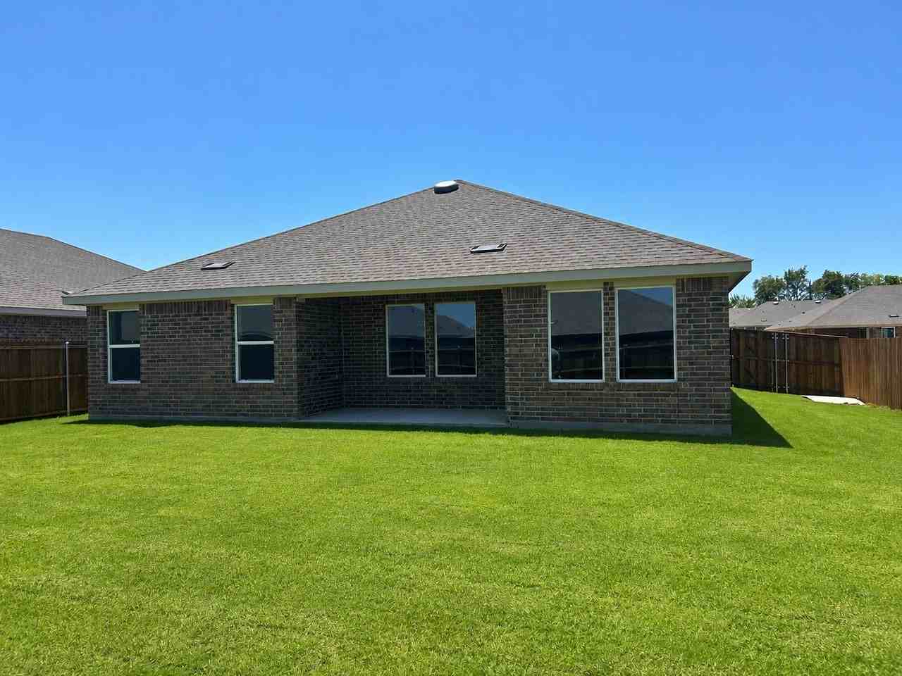 3243 Slocum Dr - Photo 2 of 2