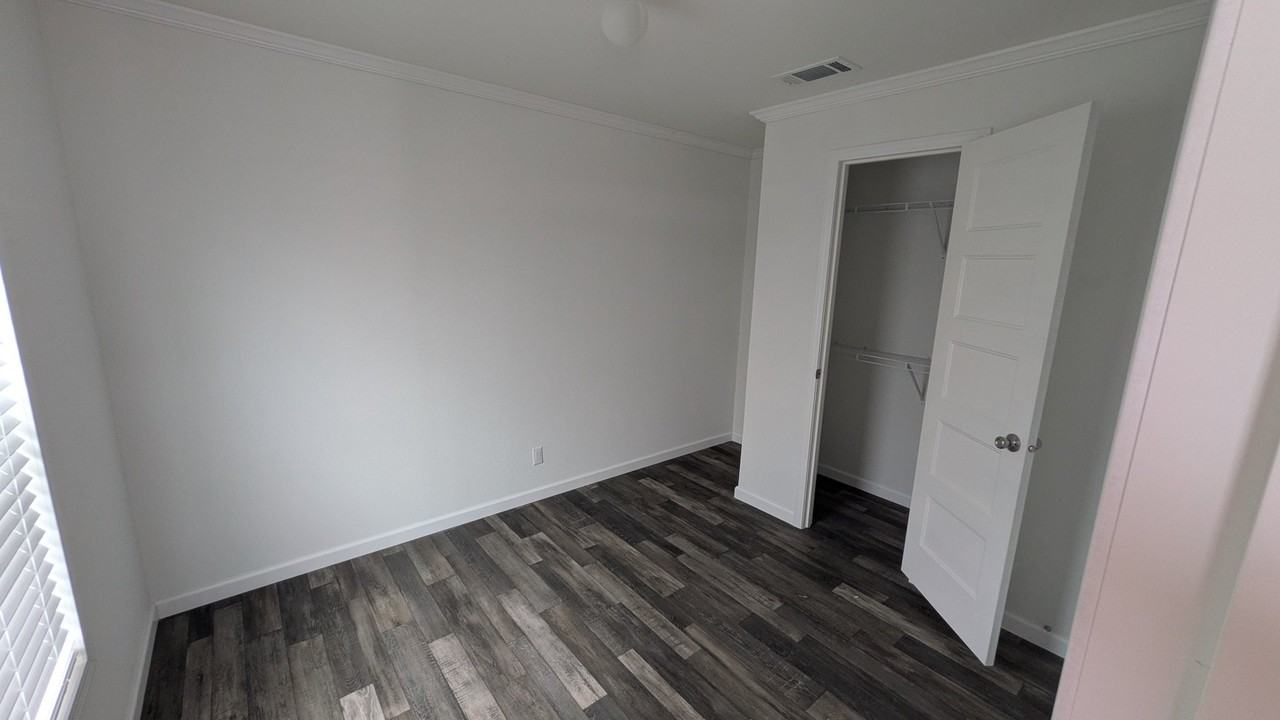 4320 Dundee Rd - Photo 3 of 6