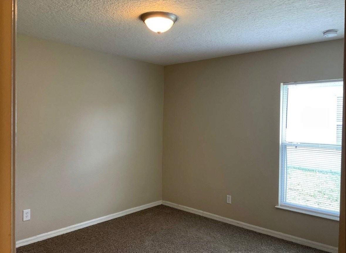 1649 Lakewood Ave Se - Photo 5 of 6
