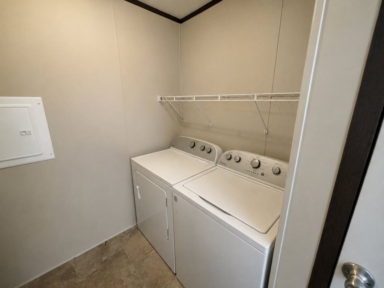 184 Lakeshore Cir #184 - Photo 4 of 11