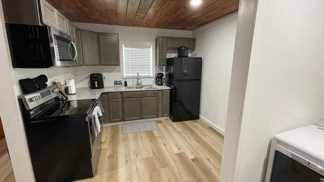 1126 Seydler St - Photo 2 of 15
