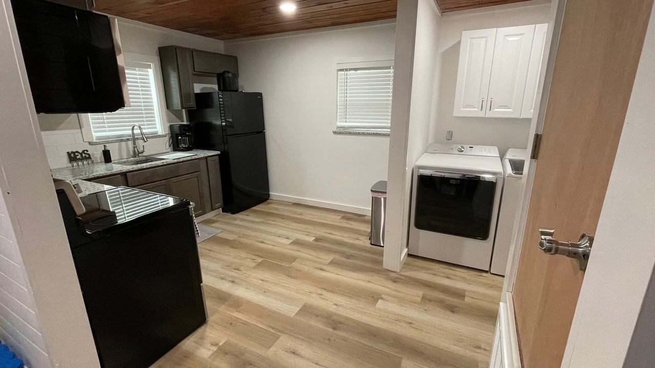 1126 Seydler St - Photo 3 of 15