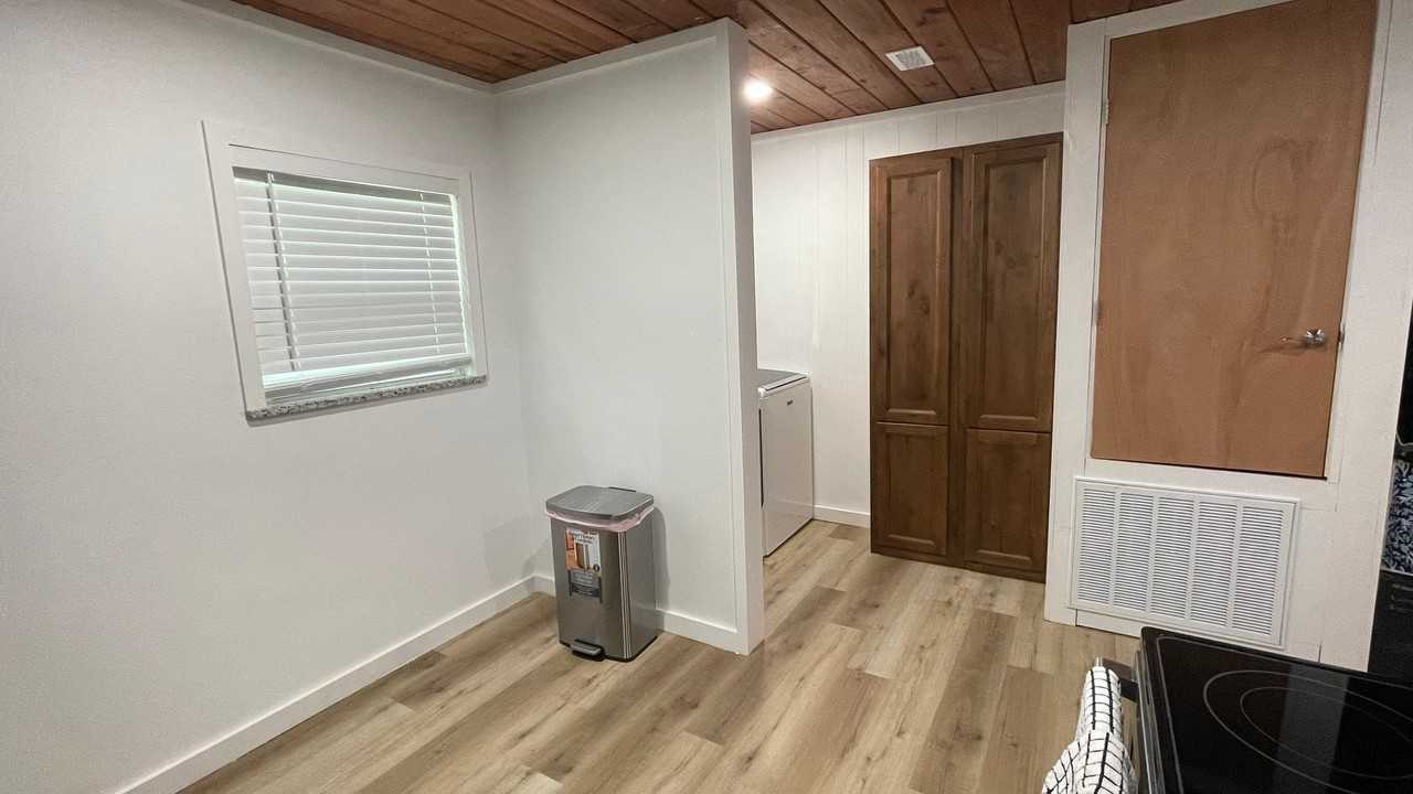 1126 Seydler St - Photo 5 of 15