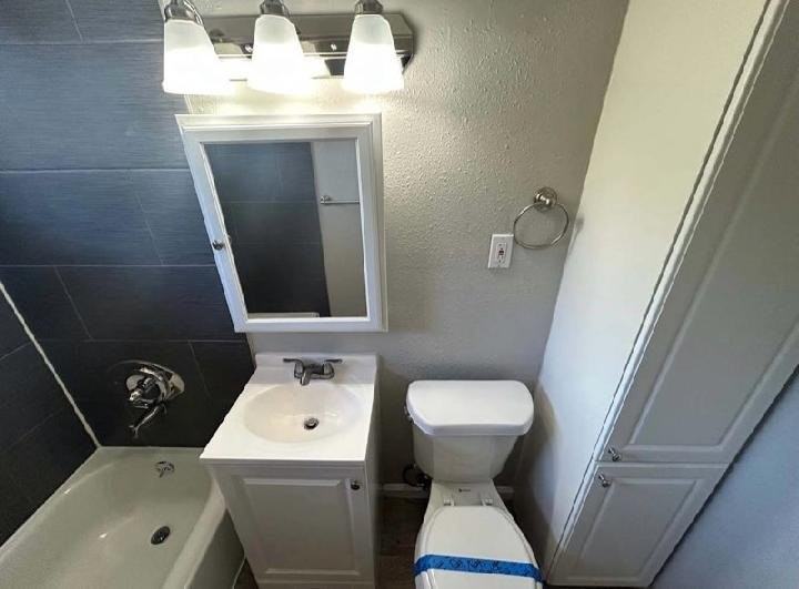 147 S 16th St - Photo 3 of 14