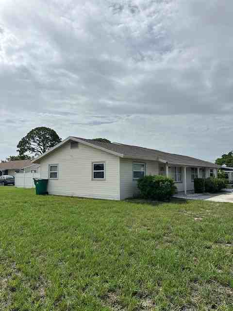 1390 Drury Ln - Photo 3 of 18