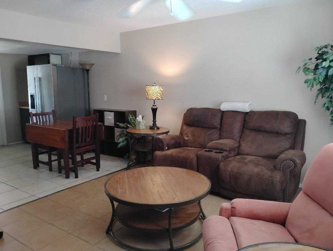 1390 Drury Ln - Photo 5 of 18