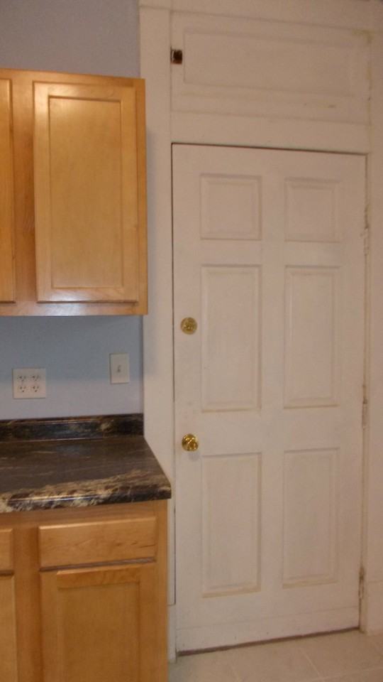 2312 E 12th St - Photo 5 of 16