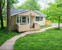 featured image of 2 Crestwood Trl