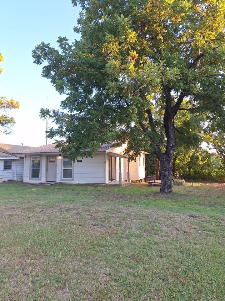 10940 Archery Dr - Photo 2 of 9