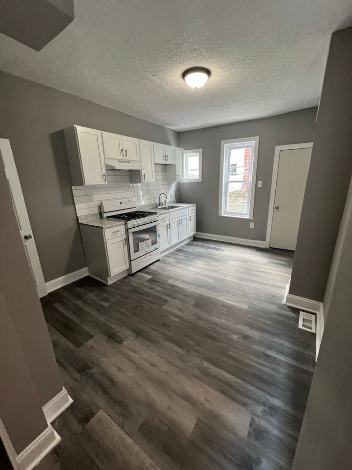 114 N Yewdall St - Photo 6 of 20