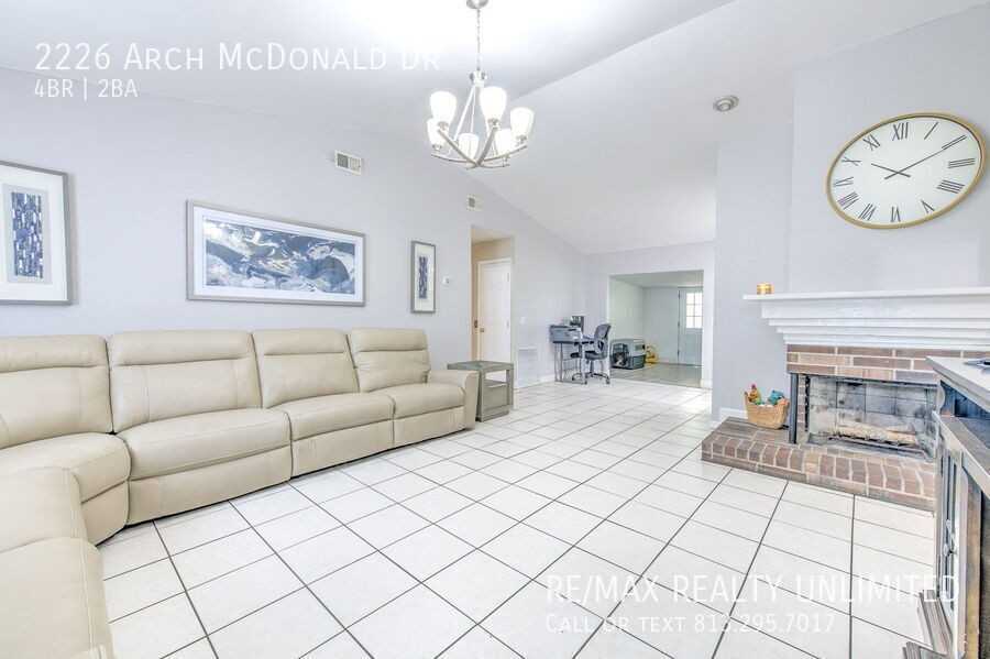2226 Arch Mcdonald Dr - Photo 4 of 37