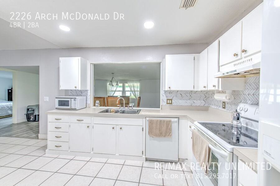 2226 Arch Mcdonald Dr - Photo 7 of 37